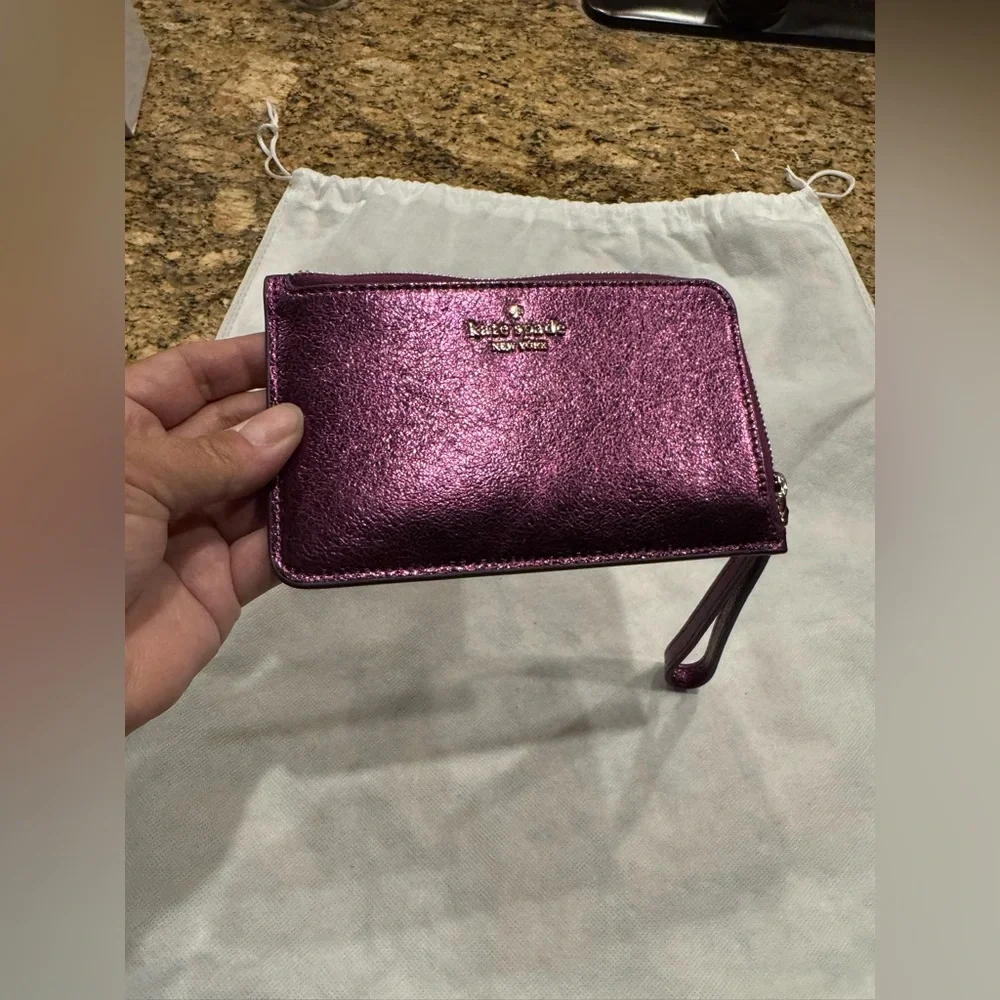 Kate Spade Lucy Small L-zip Wristlet Raspberry Metallic Leather NWT - Picture 2 of 7